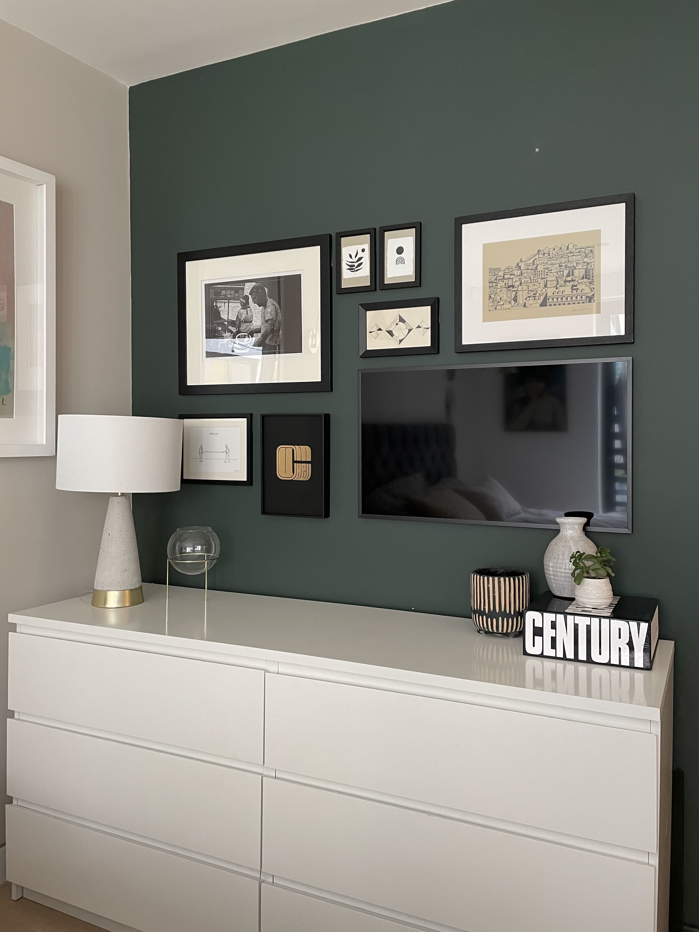 How to Hide a TV in a Living Room: 10 Designer Tricks